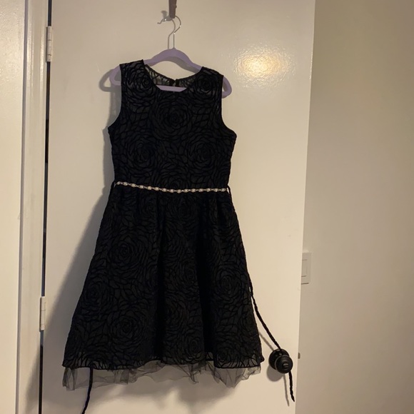 Black velvet girls party dress - Picture 5 of 6